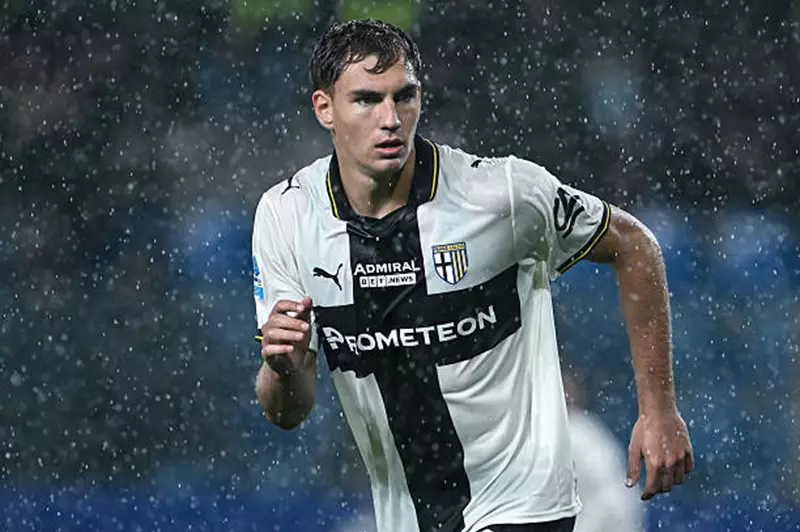 تقارير: ميلان يراقب مهاجم بارما تمهيدًا لضمه في يناير